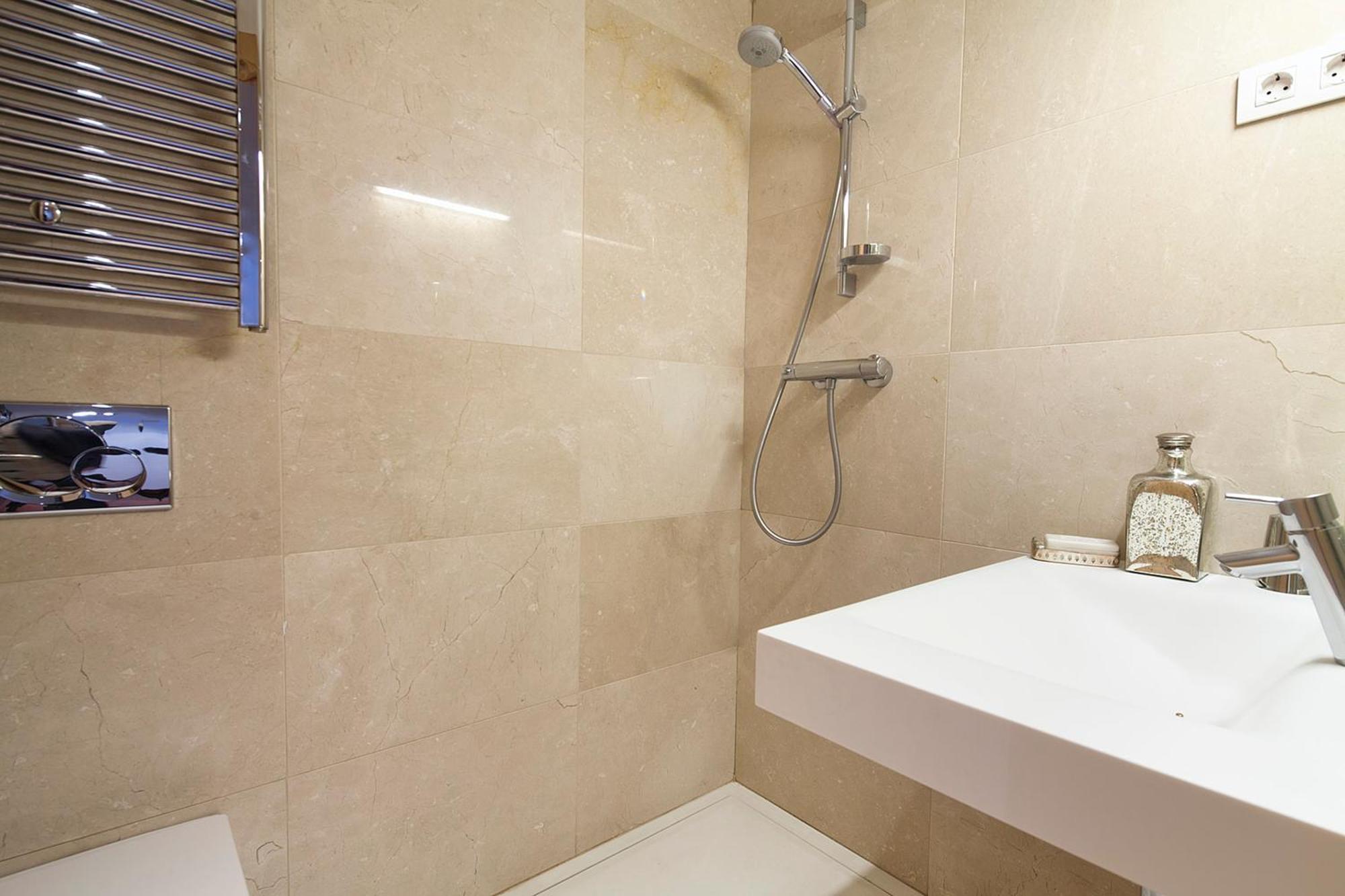 My Space Emirates - Splendid Apartment With Terrace And Pool Near Park Gueell Barcelona Exterior foto